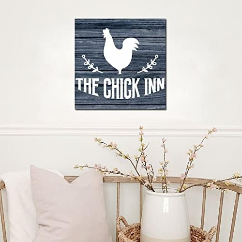 Drveni znak s izrekom da Chick Inn Porodični citat seoska kuća rustikalno potpisuje pozitivno nevolje od